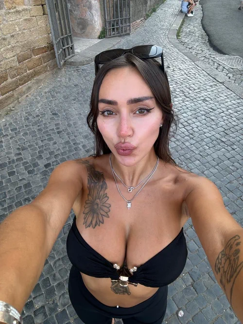 sisi rose