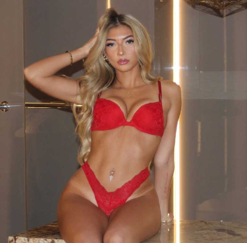 LEAH LUXXH